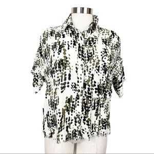 Cloth & Stone‎ Cropped Raw Edge Short Sleeve Button Down Size Medium